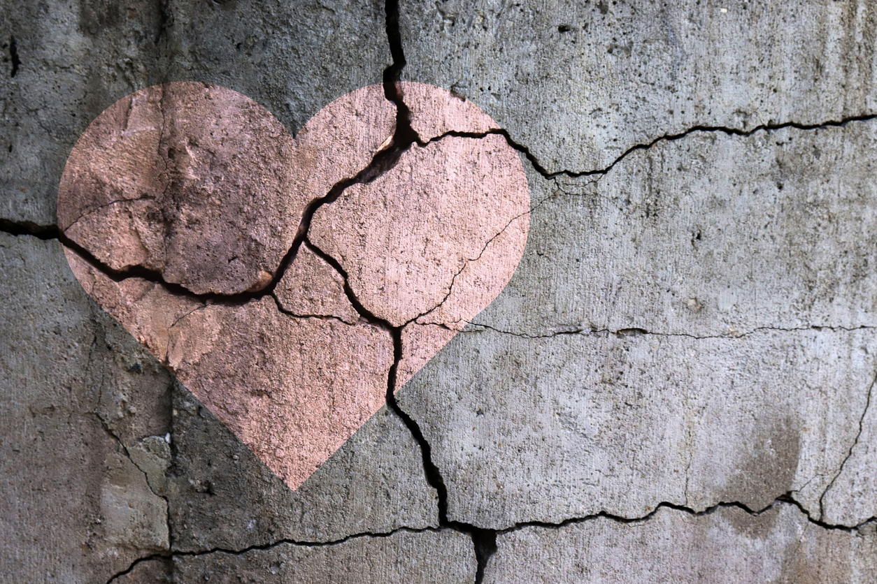 Heart shape on the cracked concrete